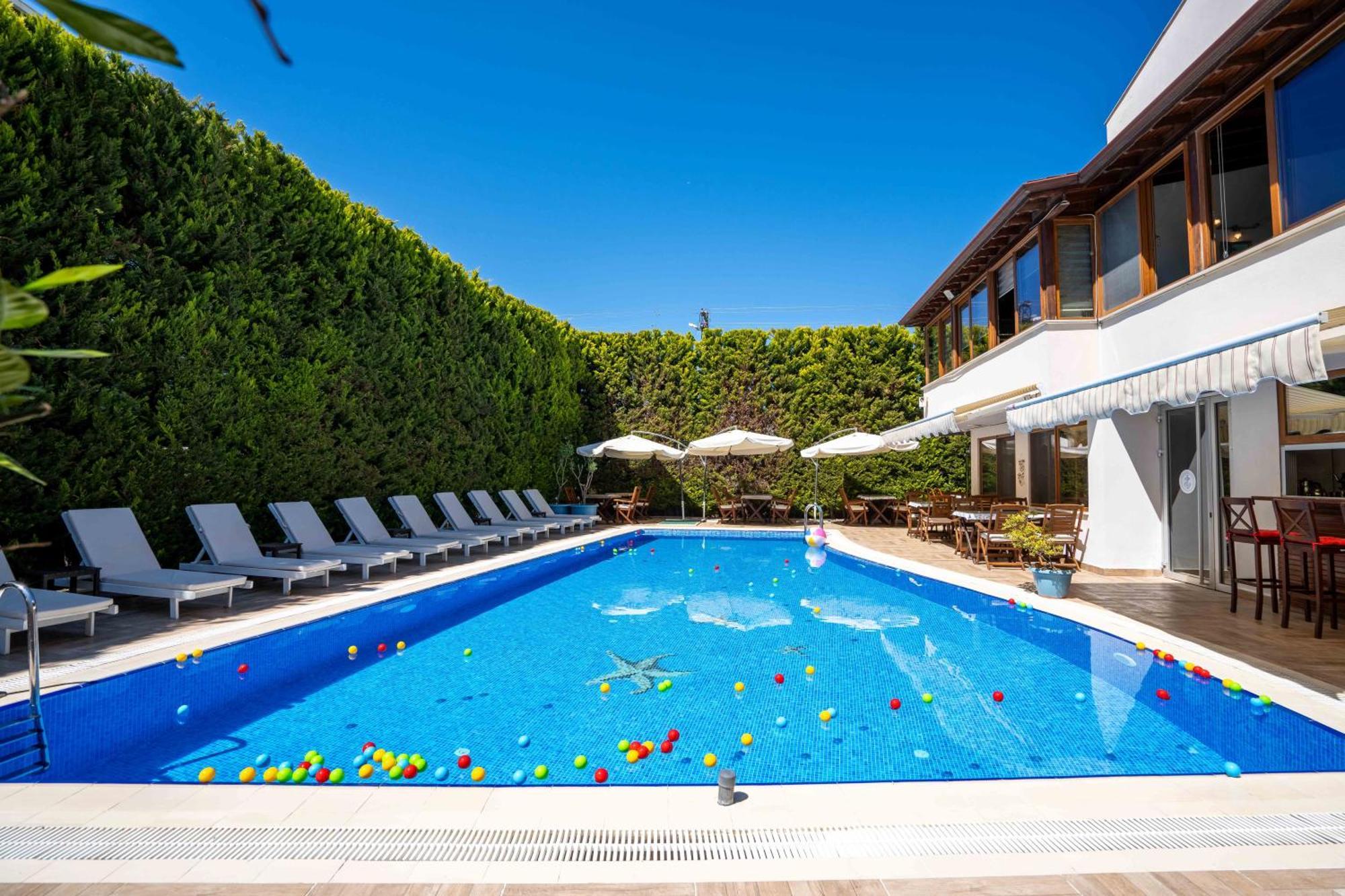 Cunda Giritlioglu Otel Adult Only Аявали Екстериор снимка